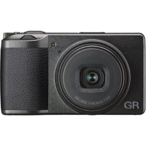 Ricoh GR IIIx, Black, Digital Compact Camera with 24MP APS-C Size CMOS Sensor, 40mmF2.8 GR Lens (in The 35mm Format)